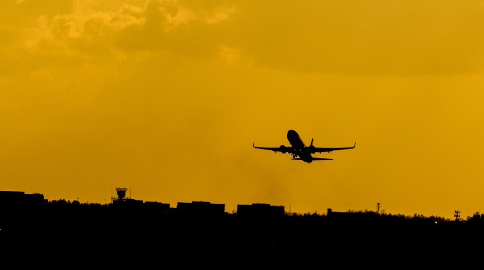 IOF impacta quem viaja para o exterior — Foto: Unsplash/Dominik Scythe