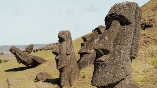 8ucom A lenta destruição das estátuas gigantes na Ilha de Páscoa: &#39;Um dia voltarão ao oceano&#39;