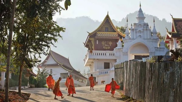 8ucom Como monges do Laos estão combatendo o turismo excessivo
