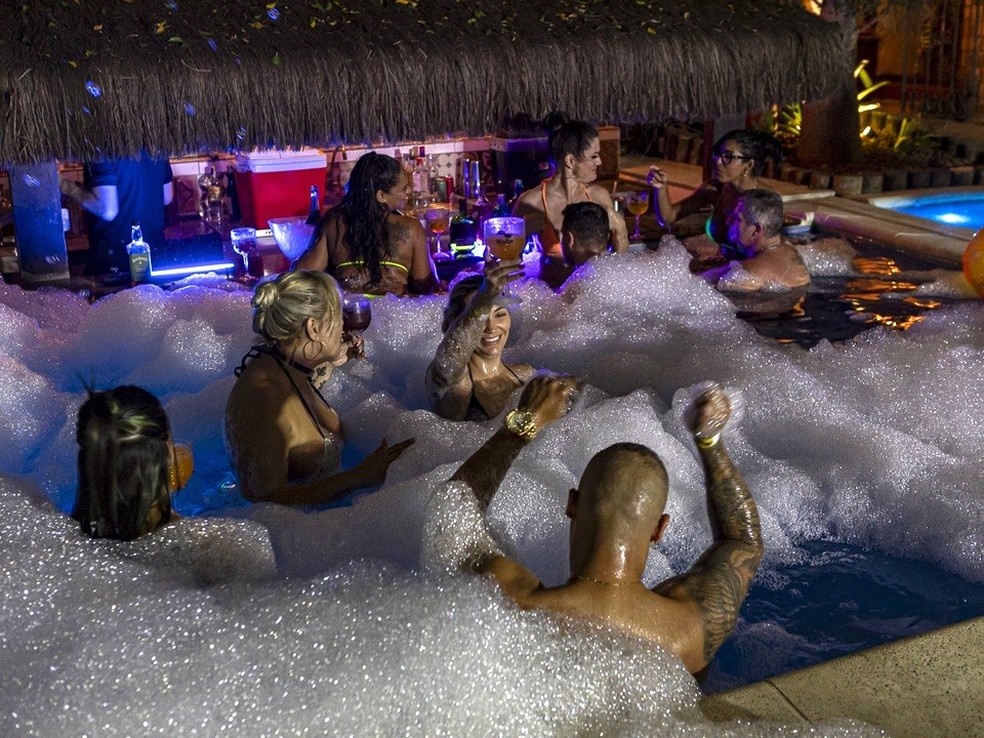 Piscina de espuma no RioZin， hotel liberal no RJ. — Foto: Divulgação