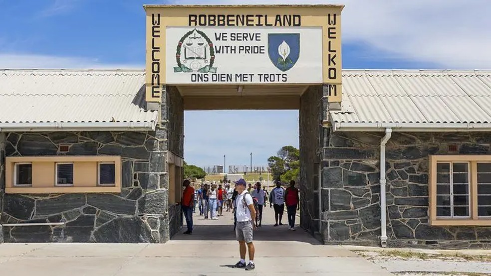 Também rodeada por águas infestadas de tubarões， a prisão de Robben Island é um legítimo substituto de Alcatraz — Foto: Getty Images