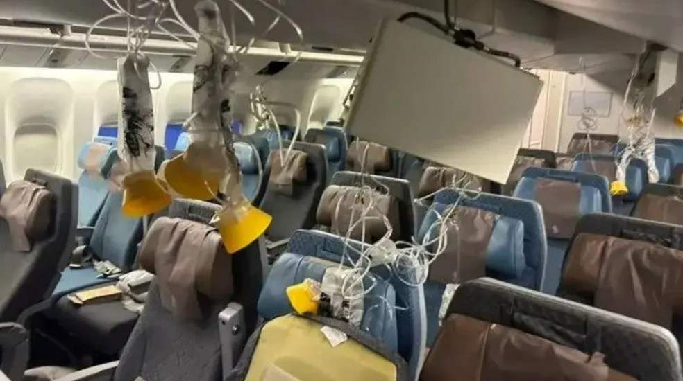 A forte turbulência no voo da Singapore Airlines fez com que o avião caísse 54 metros em 4，6 segundos — Foto: BBC/ Reuters