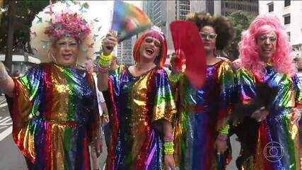 29ª Parada LGBT+ 2025 leva milhares de pessoas para a avenida Paulista