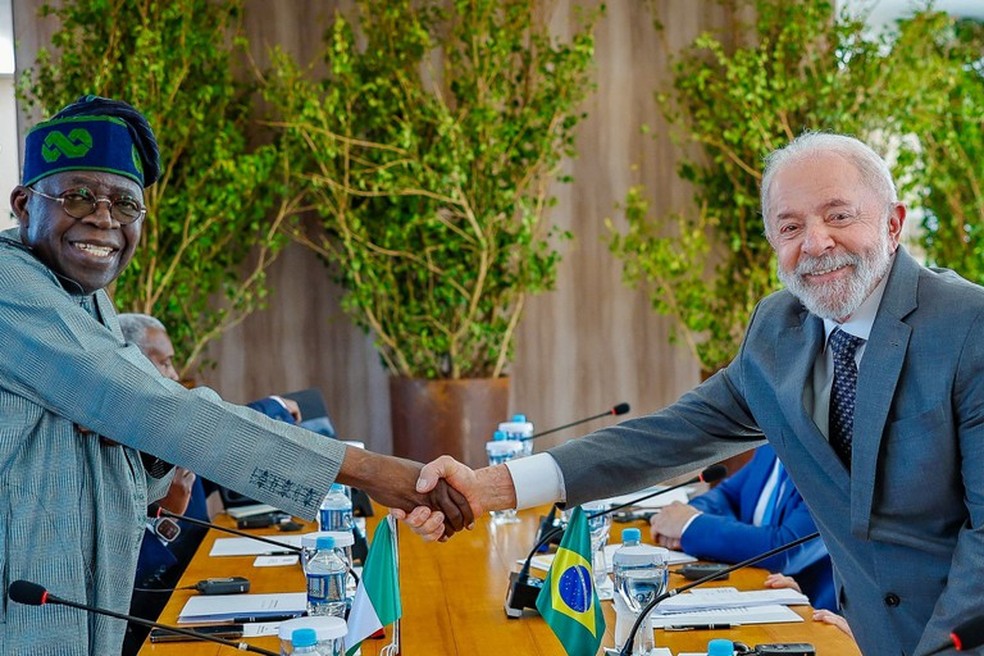 Lula discute ampliação do intercâmbio comercial com o presidente da Nigéria， Bola Ahmed Tinubu， na Cúpula do Brics — Foto: Ricardo Stuckert / PR