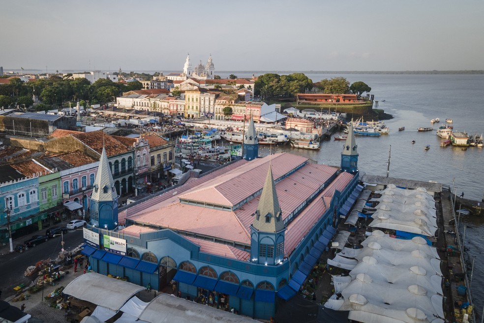 Vista aérea do mercado do Ver-o-Peso， em Belém (PA)， que será sede da COP30 em novembro. — Foto: Anderson Coelho/AFP