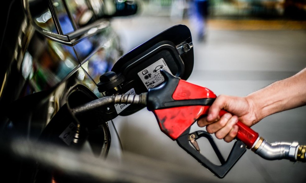 Gasolina ou álcool: qual compensa mais?  — Foto: Marcello Casal Jr/Agência Brasil